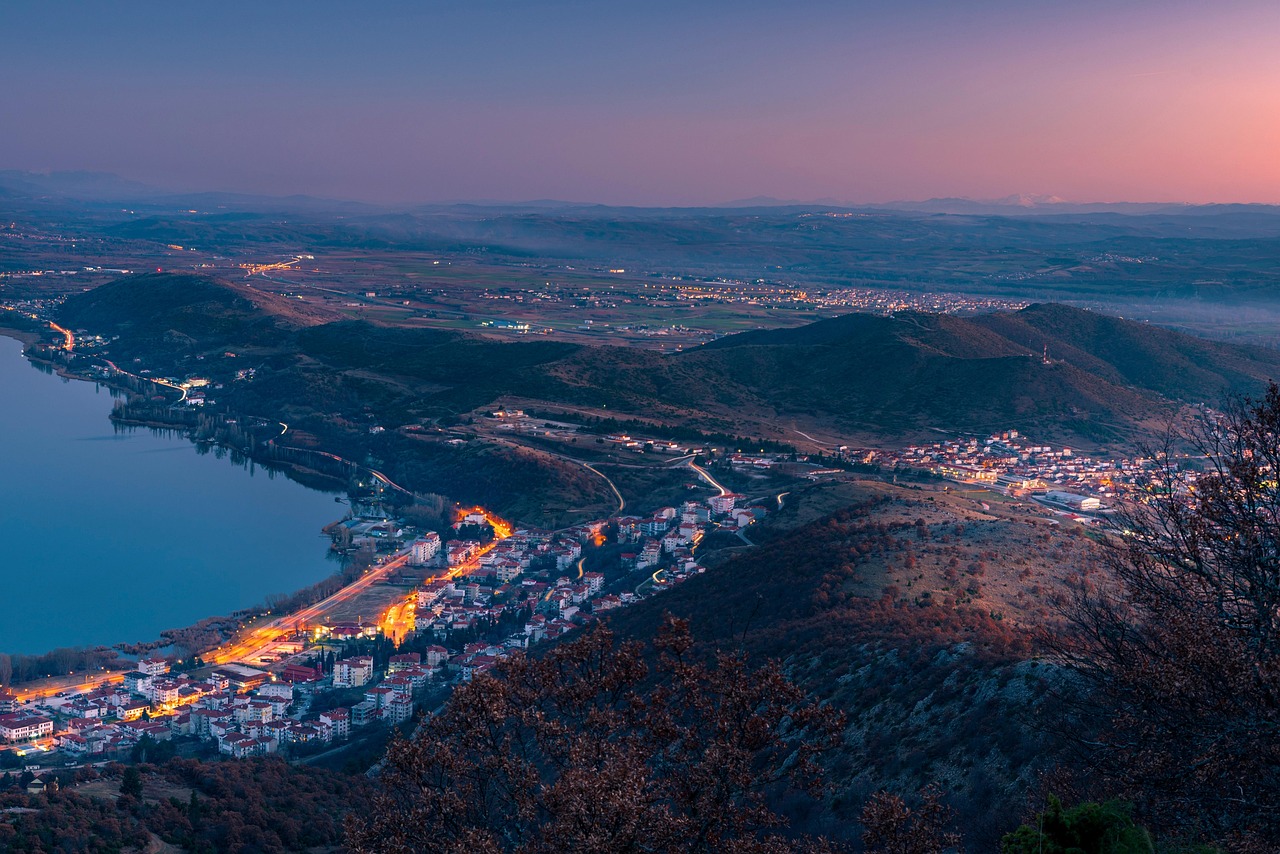 Kulinarny przewodnik po Atenach – gdzie zjeść jak prawdziwy Grek